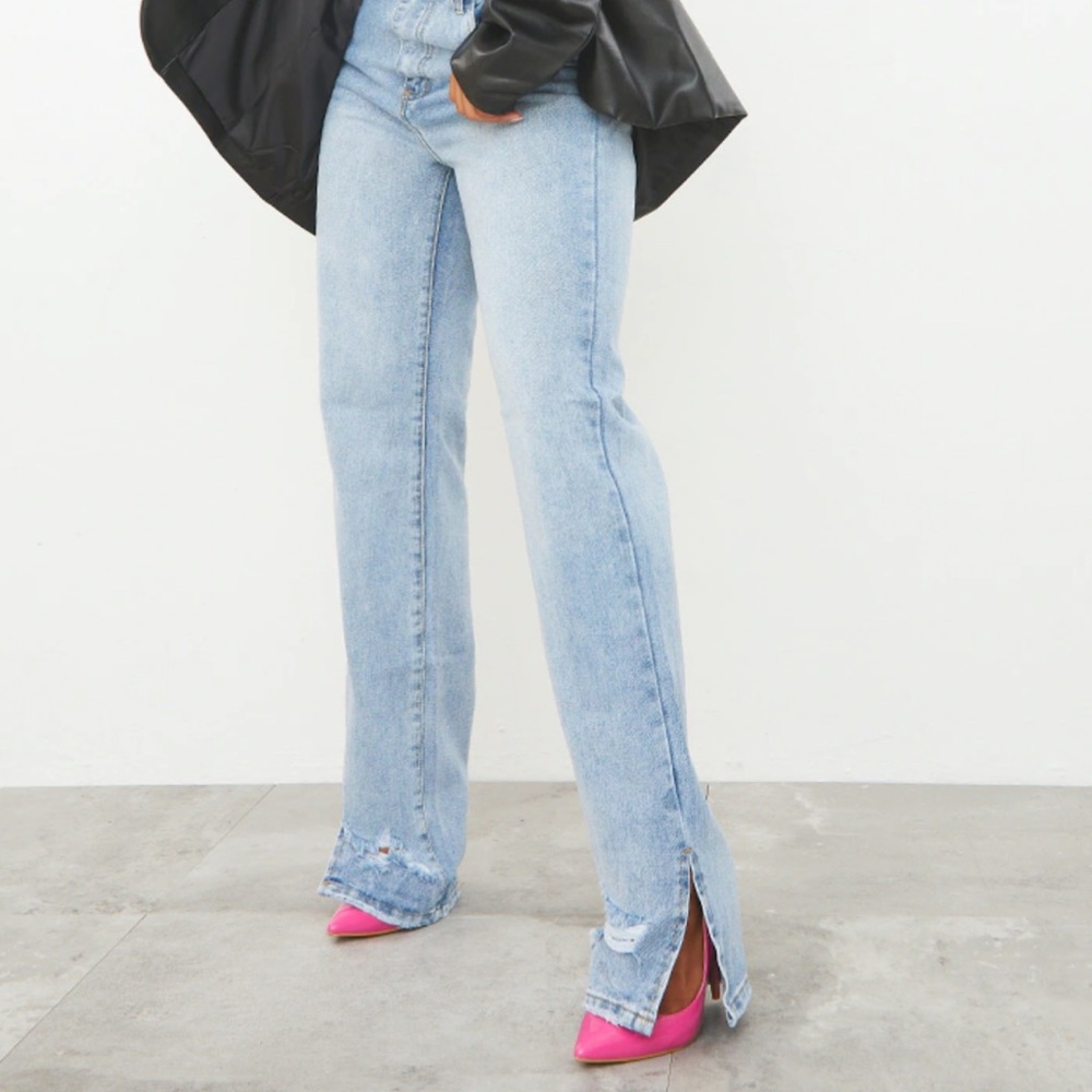 Pretty Little Thing Light Blue Wash Ripped Split Hem Straight Leg Jeans